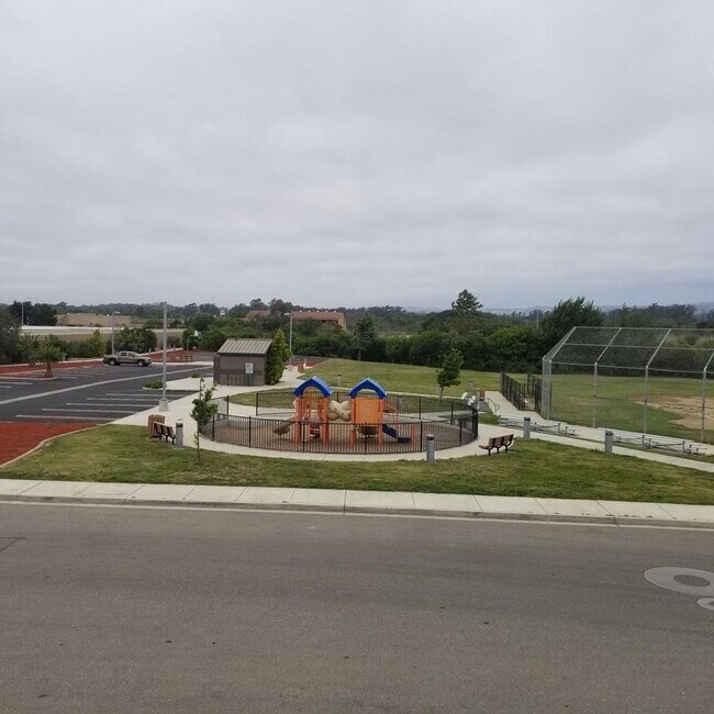 Building Photo - Seabreeze Apartment Homes - www.seabreezeapartmentslompoc.com