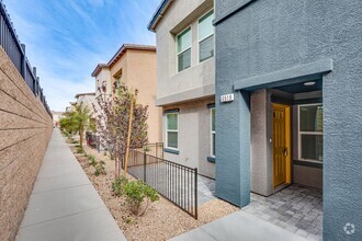 Building Photo - Charming 3-Bedroom Townhome with Smart Hom...