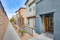 Building Photo - Charming 3-Bedroom Townhome with Smart Hom...