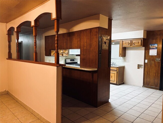 Building Photo - 415 Zinn Dr