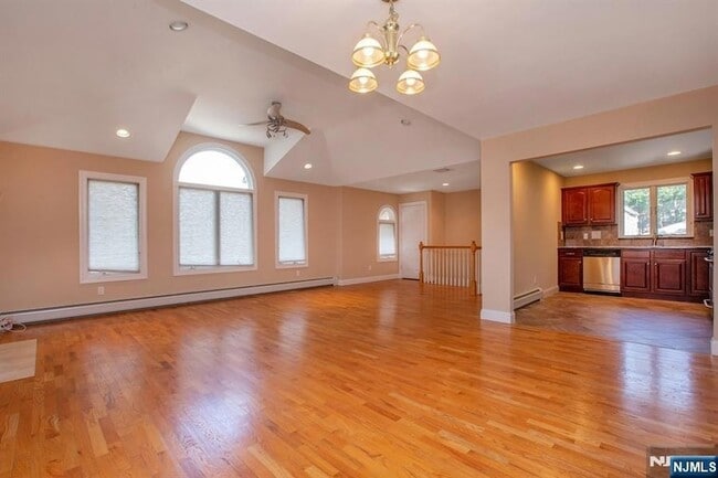 Building Photo - 470 Chestnut St