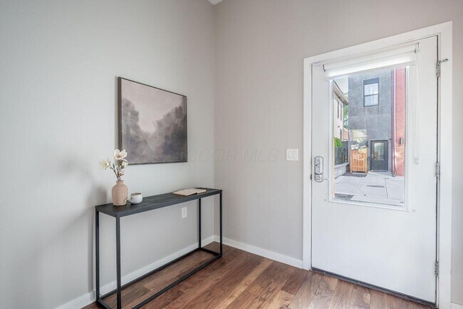 Building Photo - 598 Lathrop St