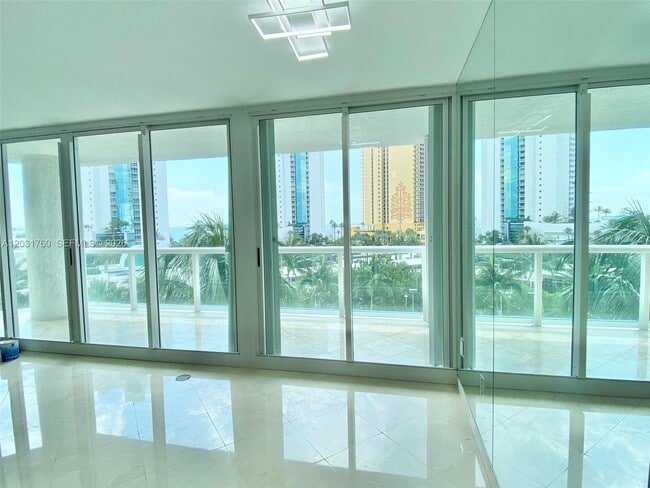 Building Photo - 16400 Collins Ave