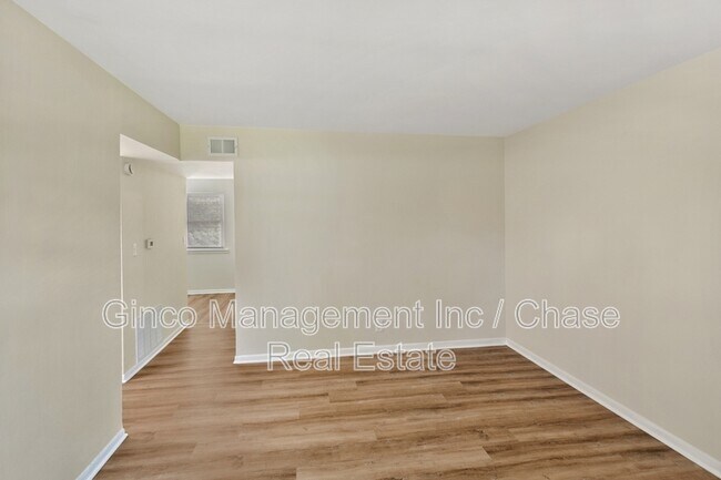 Building Photo - 1021 Tollview Ave
