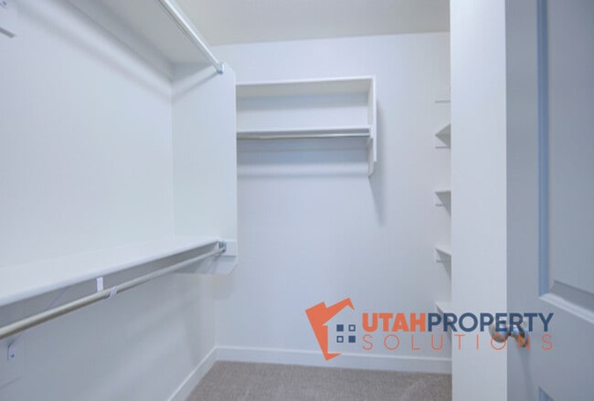 Building Photo - 964 W 500 S
