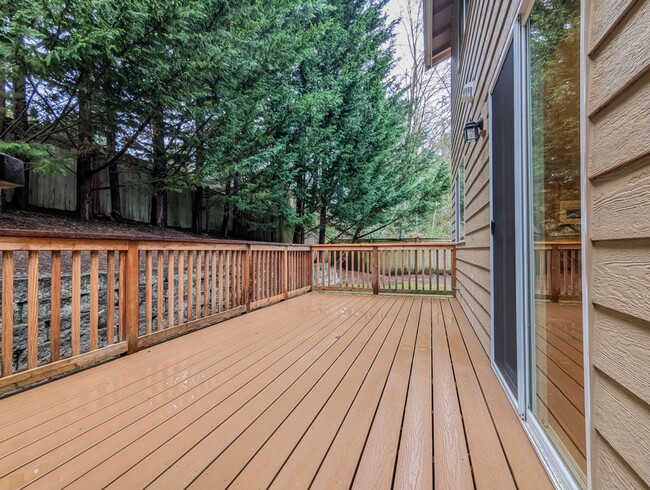 Building Photo - **Move-in Special!!!** Spacious 4 bd, 2.5 ba with 2 car garage and fenced yard!