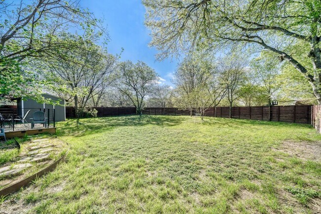 Building Photo - 5001 Canella Dr