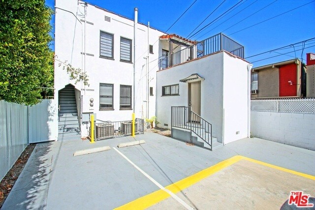Building Photo - 219 S Martel Ave