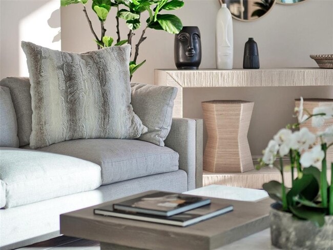 Building Photo - 525 E Jackson St