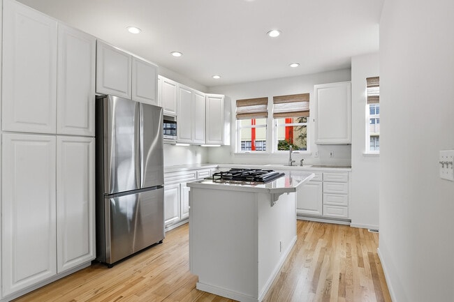 Building Photo - 619 Federal Ave E