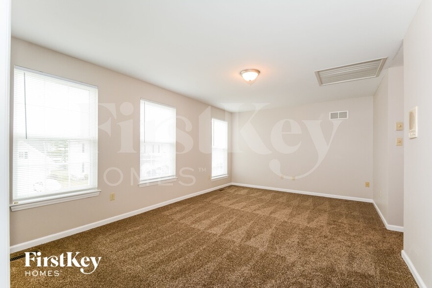Building Photo - 218 Greenshire Ln