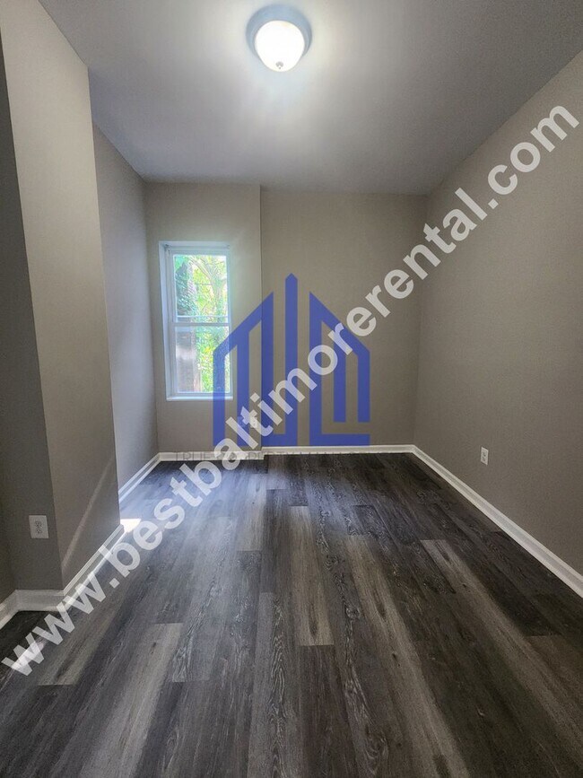Building Photo - Spacious 4 Bedroom 1.5 Bath in East Baltimore