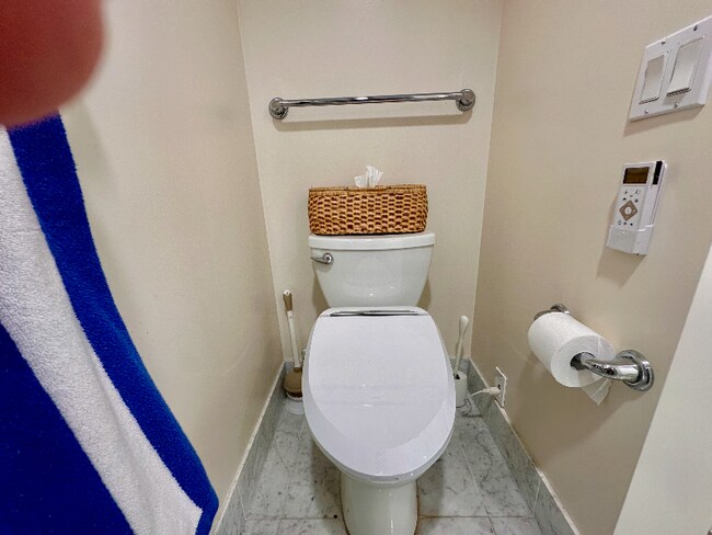 Building Photo - 654 Front St