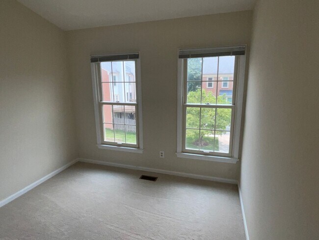 Building Photo - 1311 Templeton Pl