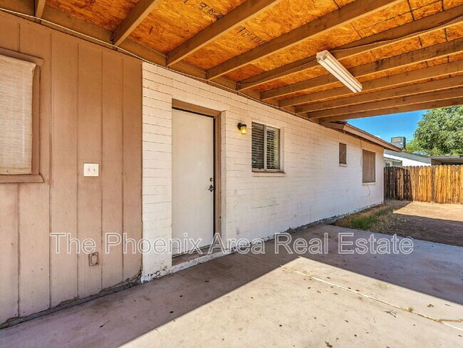 Building Photo - 3109 E Pueblo Ave