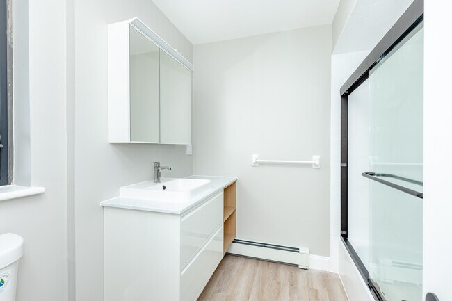 Building Photo - 100 Lakeview Ave