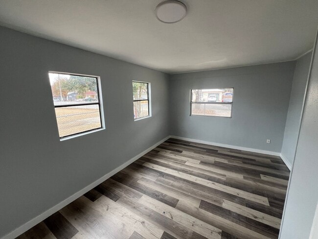 Building Photo - 39500 Lincoln Ave