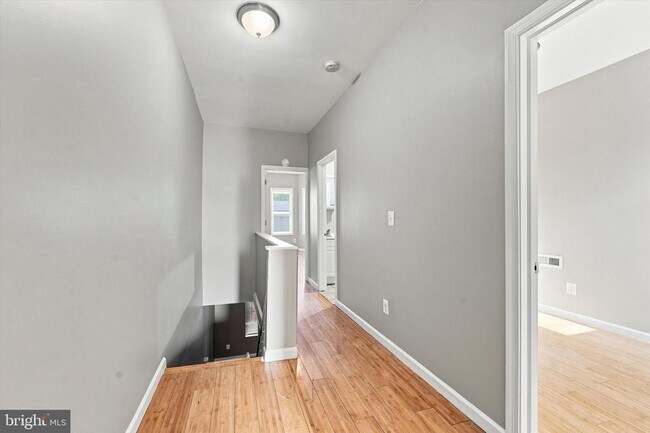 Building Photo - 1551 N Allison St