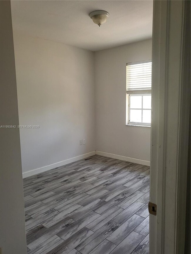 Building Photo - 4125 NE 24th Dr