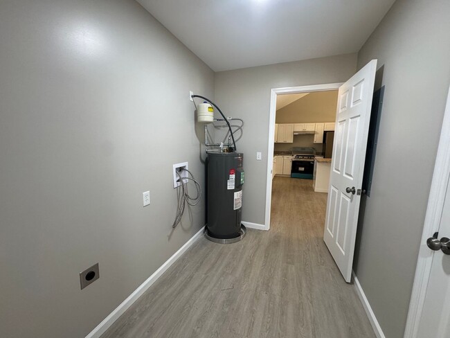 Building Photo - Modern 2025 New Construction