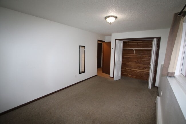 Building Photo - 710 Dogwood St