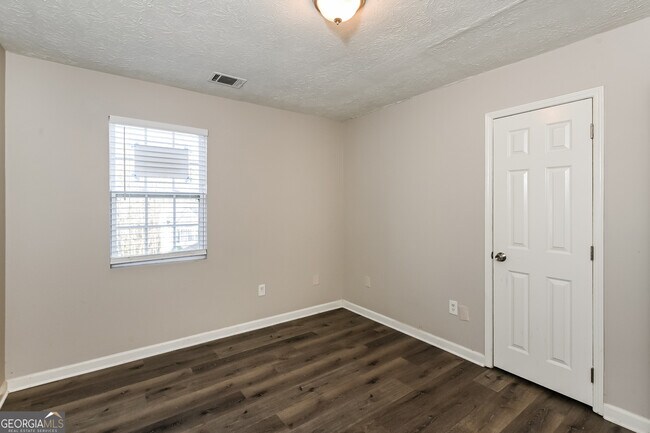 Building Photo - 5895 Brookside Dr SE
