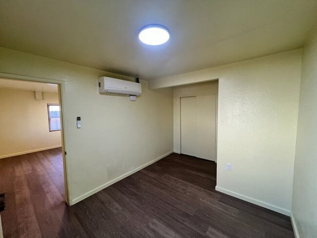 Building Photo - Central Sparks 2 Bedroom Duplex