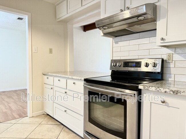 Building Photo - 2110 Oak Creek Cir