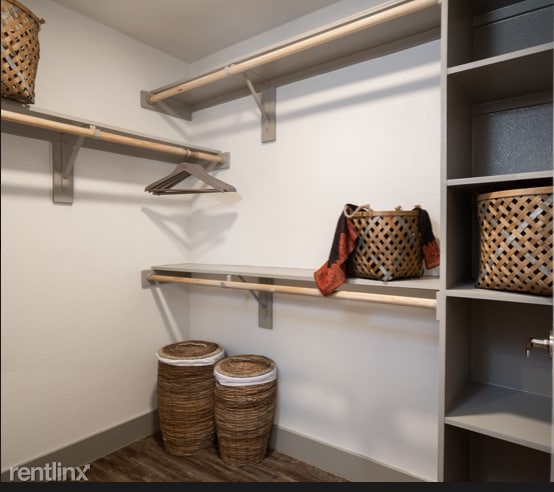 Building Photo - Studio, 1 bath Apartment - 1109 e 5th street