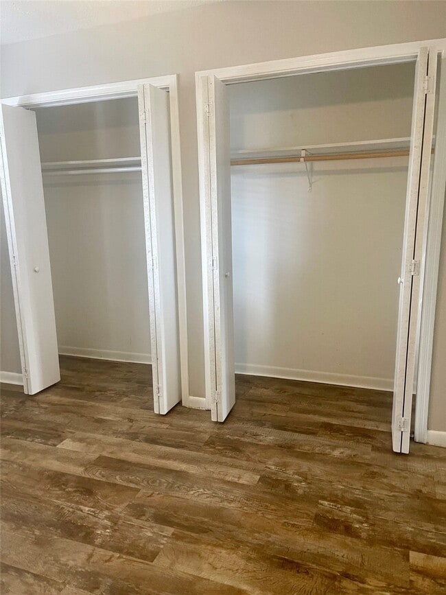 Building Photo - 2115 Yorktown Ct S