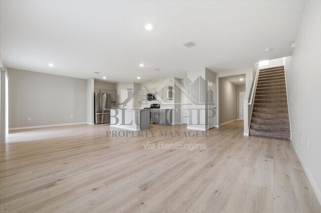 Building Photo - 12937 Camarillo Pl
