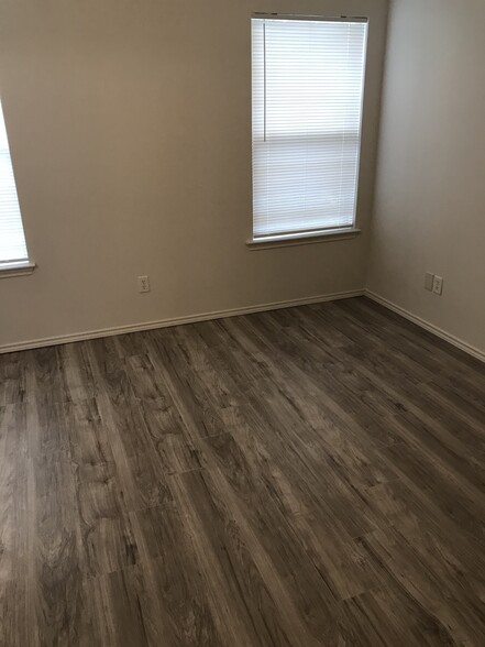 Bedroom - 5750 Golf Hts