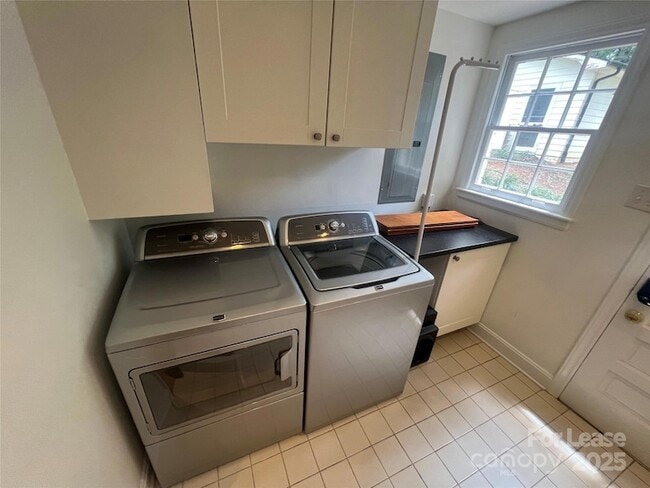 Building Photo - 6611 Lancer Dr