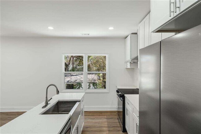 Building Photo - 936 Byron Dr SW