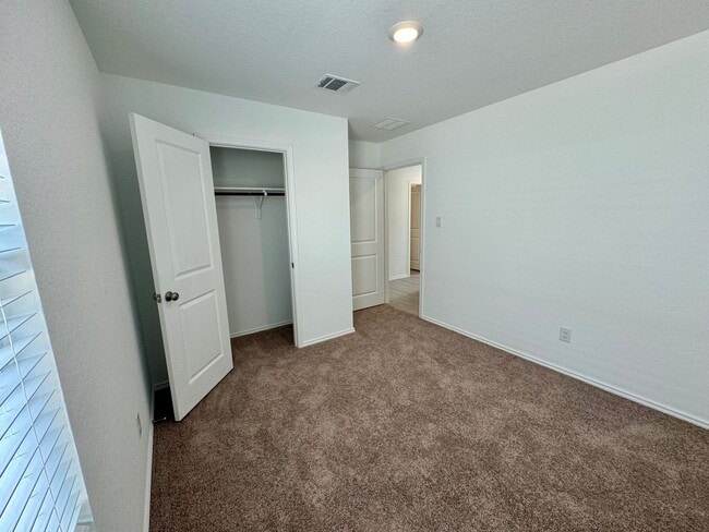 Building Photo - Modern 4-Bedroom Home with Community Pool ...
