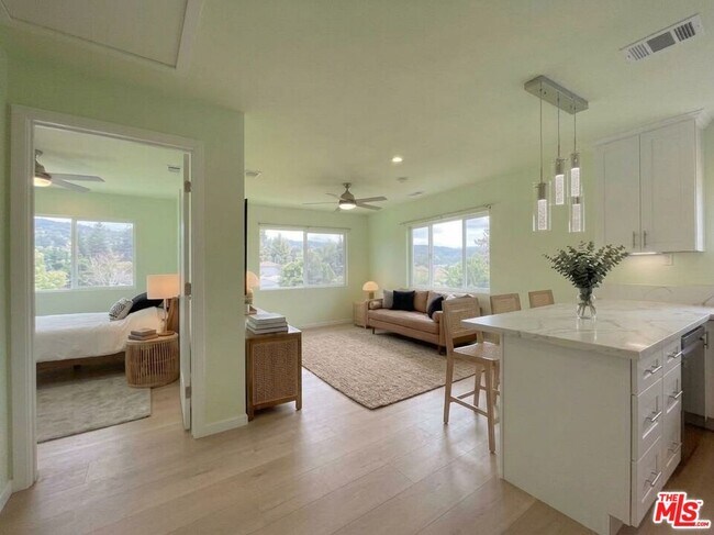 Building Photo - 3131 Jolley Dr