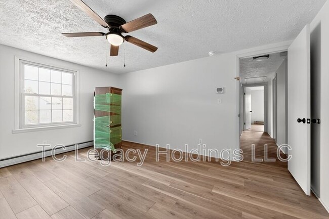 Building Photo - 1121 Eastwood Dr