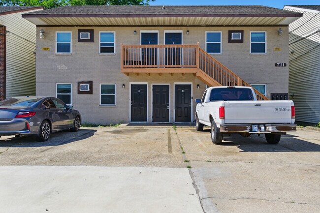 Primary Photo - 711 Easy St