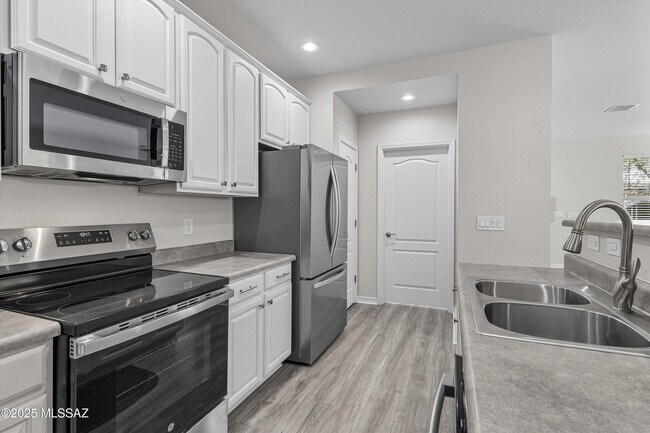 Building Photo - 2732 N Neruda Ln