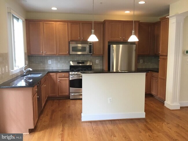 Building Photo - 13312 Sheffield Manor Dr
