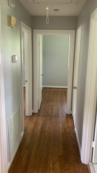 Building Photo - 619 Crieve Rd