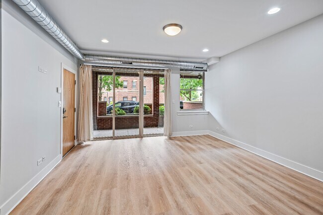 Building Photo - 1 Bedroom - Logan Square Available ASAP!