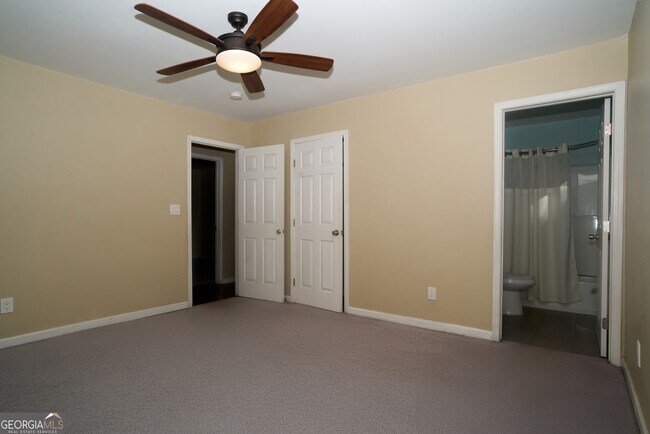 Building Photo - 460 Paxton Pl