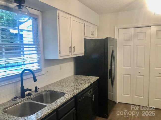 Building Photo - 6613 Farrington Ln