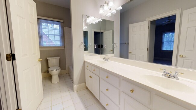 Building Photo - 1105 Randolph Oaks Ct