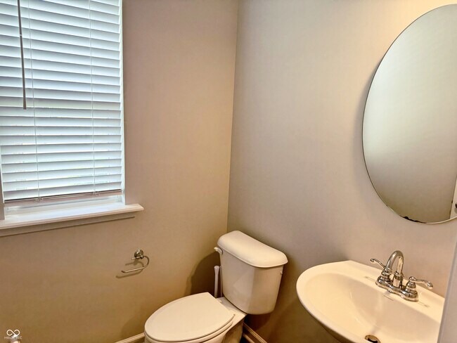 Building Photo - 7882 Villa Cir