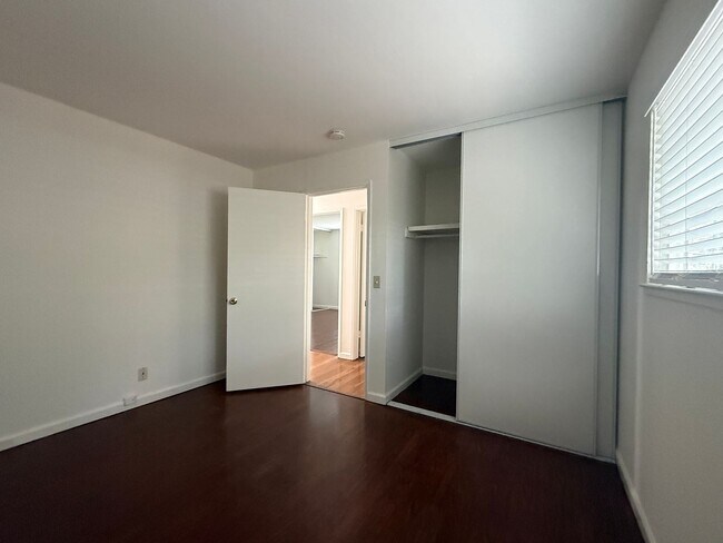 Building Photo - Lynn Ave Duplex