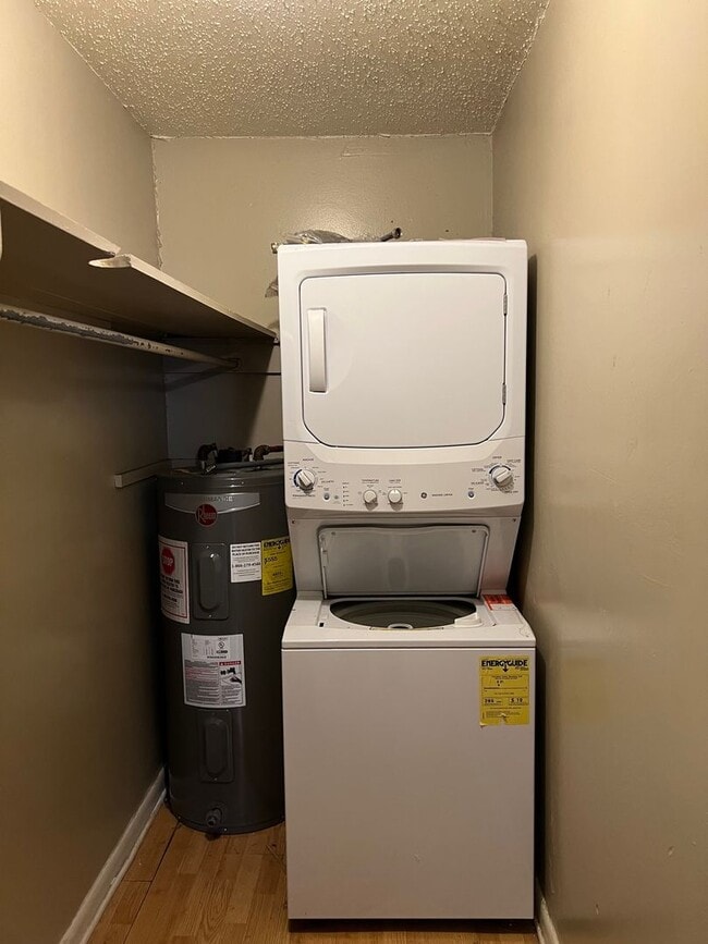 Building Photo - 2 BR CONDO NEAR LSU