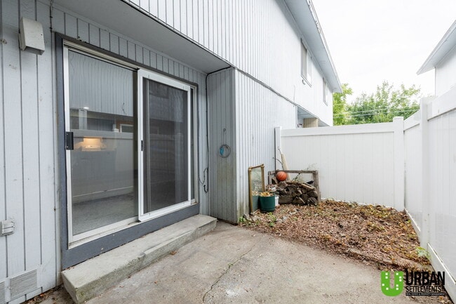 Building Photo - 3129 E 29th Ave