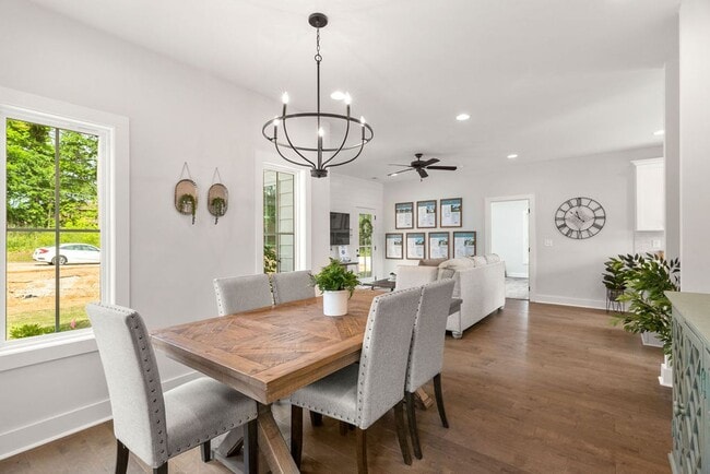 Building Photo - Designer Home near Auburn University's Campus!